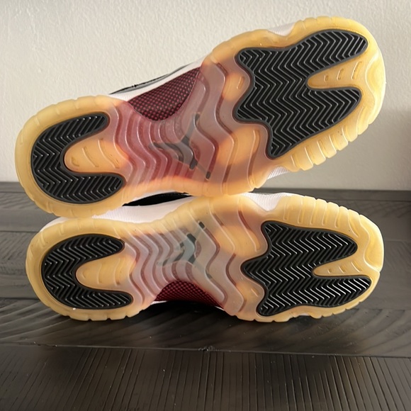 Used Air Jordan 11 Retro ‘72-10’ - Picture 6 of 7